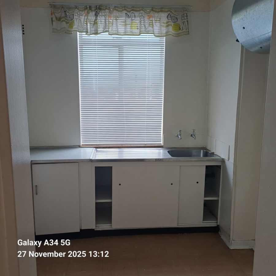 To Let 1 Bedroom Property for Rent in Robertsham Gauteng