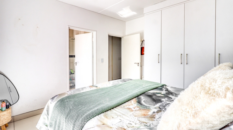 To Let 2 Bedroom Property for Rent in Magaliessig Gauteng