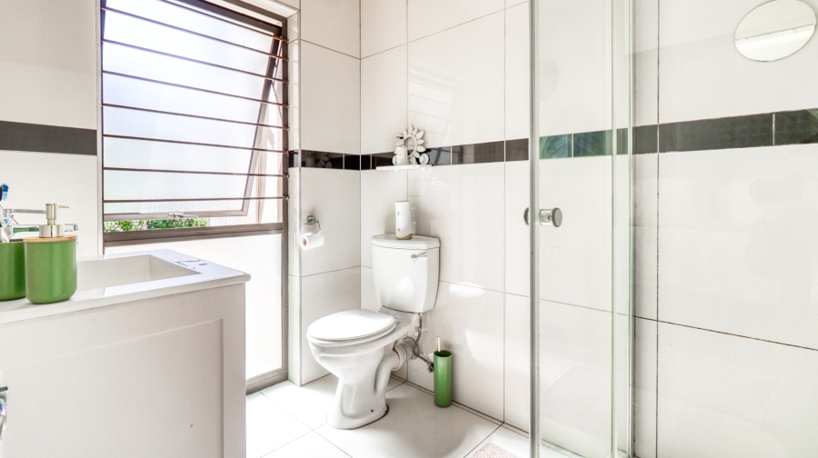 To Let 2 Bedroom Property for Rent in Magaliessig Gauteng