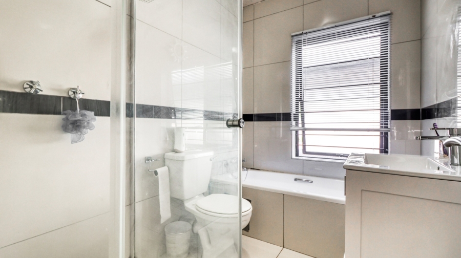 To Let 2 Bedroom Property for Rent in Magaliessig Gauteng