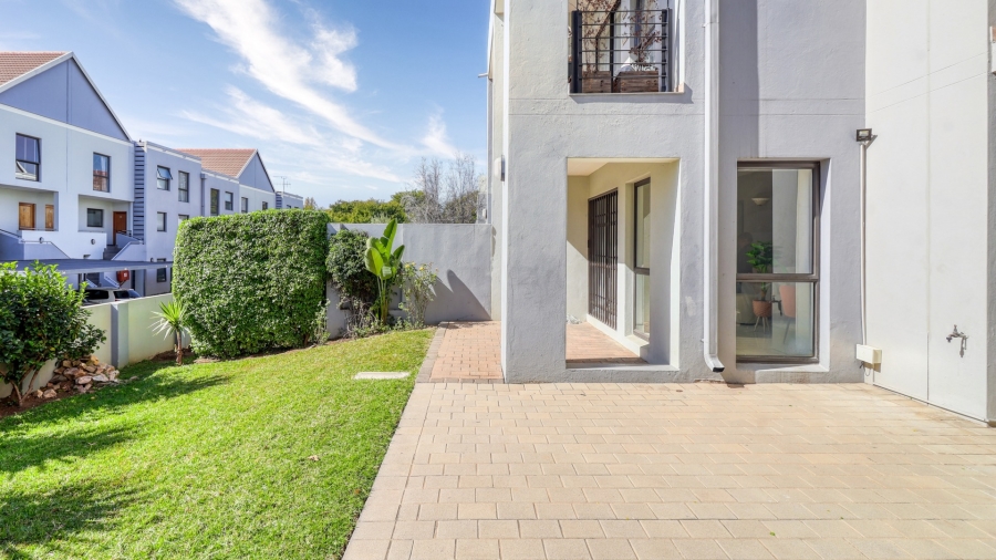 To Let 2 Bedroom Property for Rent in Magaliessig Gauteng