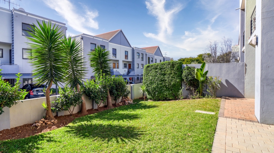 To Let 2 Bedroom Property for Rent in Magaliessig Gauteng