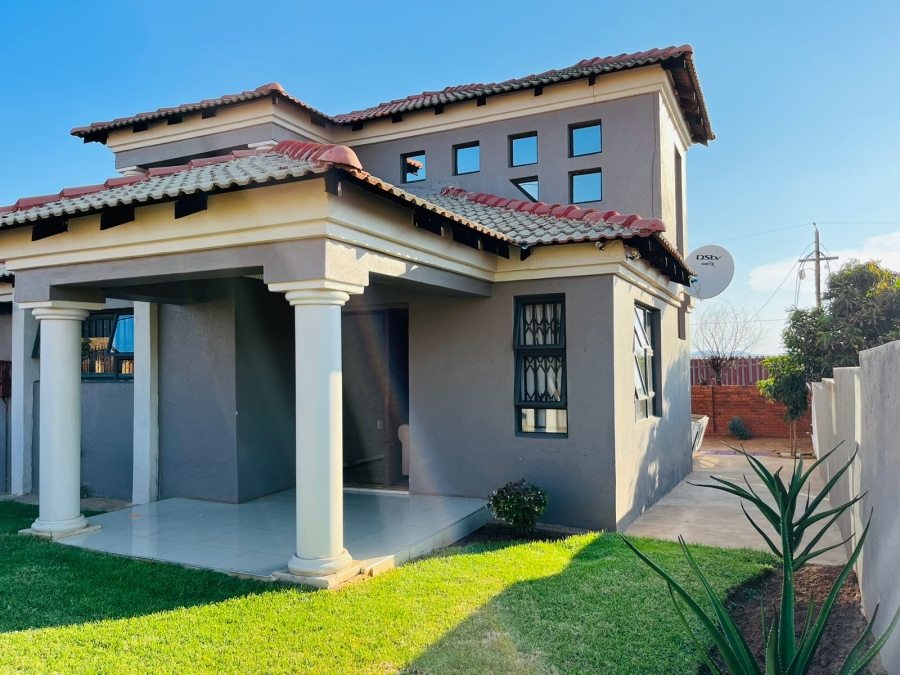 4 Bedroom Property for Sale in Soshanguve WW Gauteng