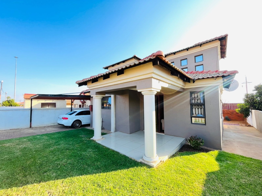 4 Bedroom Property for Sale in Soshanguve WW Gauteng