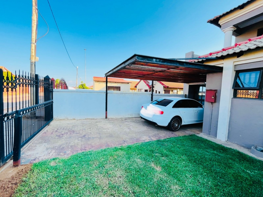 4 Bedroom Property for Sale in Soshanguve WW Gauteng