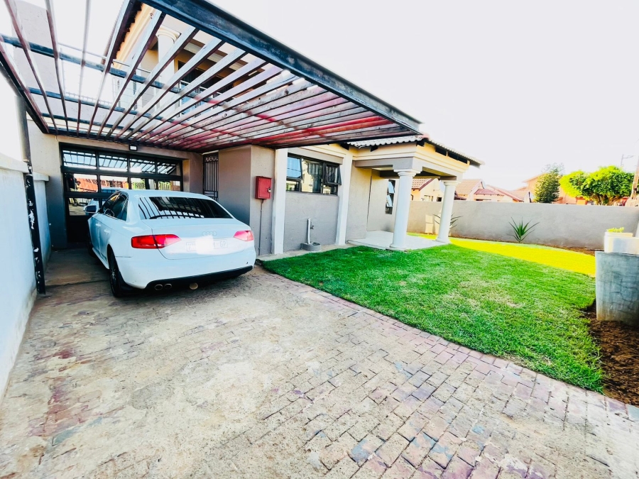 4 Bedroom Property for Sale in Soshanguve WW Gauteng