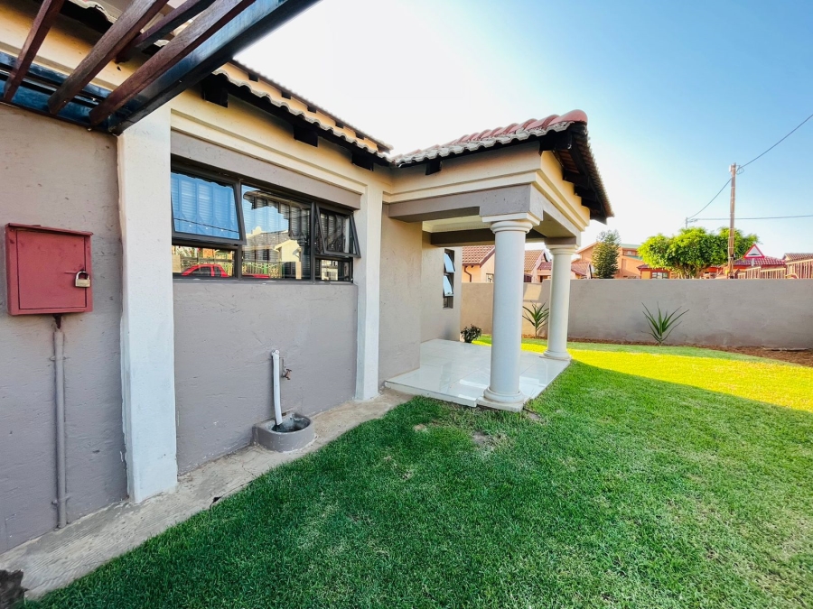 4 Bedroom Property for Sale in Soshanguve WW Gauteng