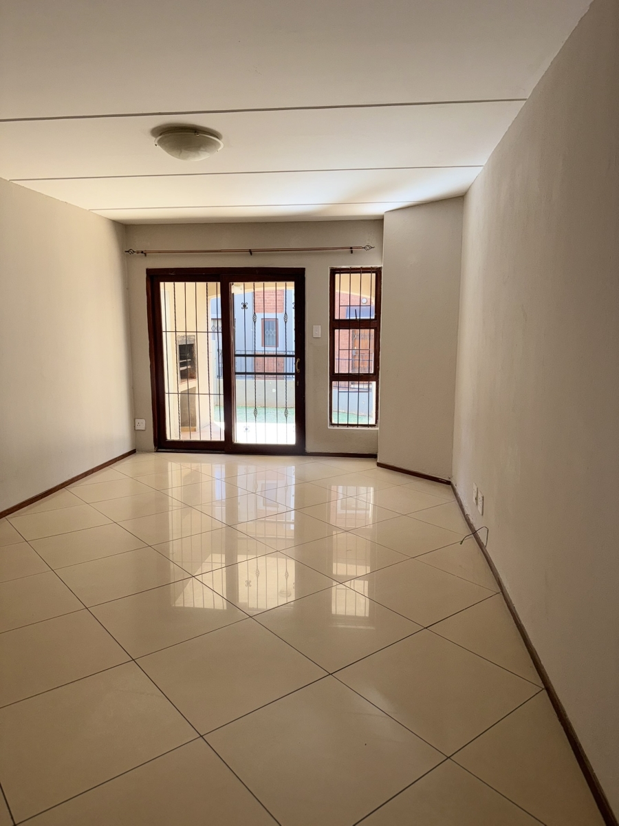 2 Bedroom Property for Sale in Little Falls Gauteng