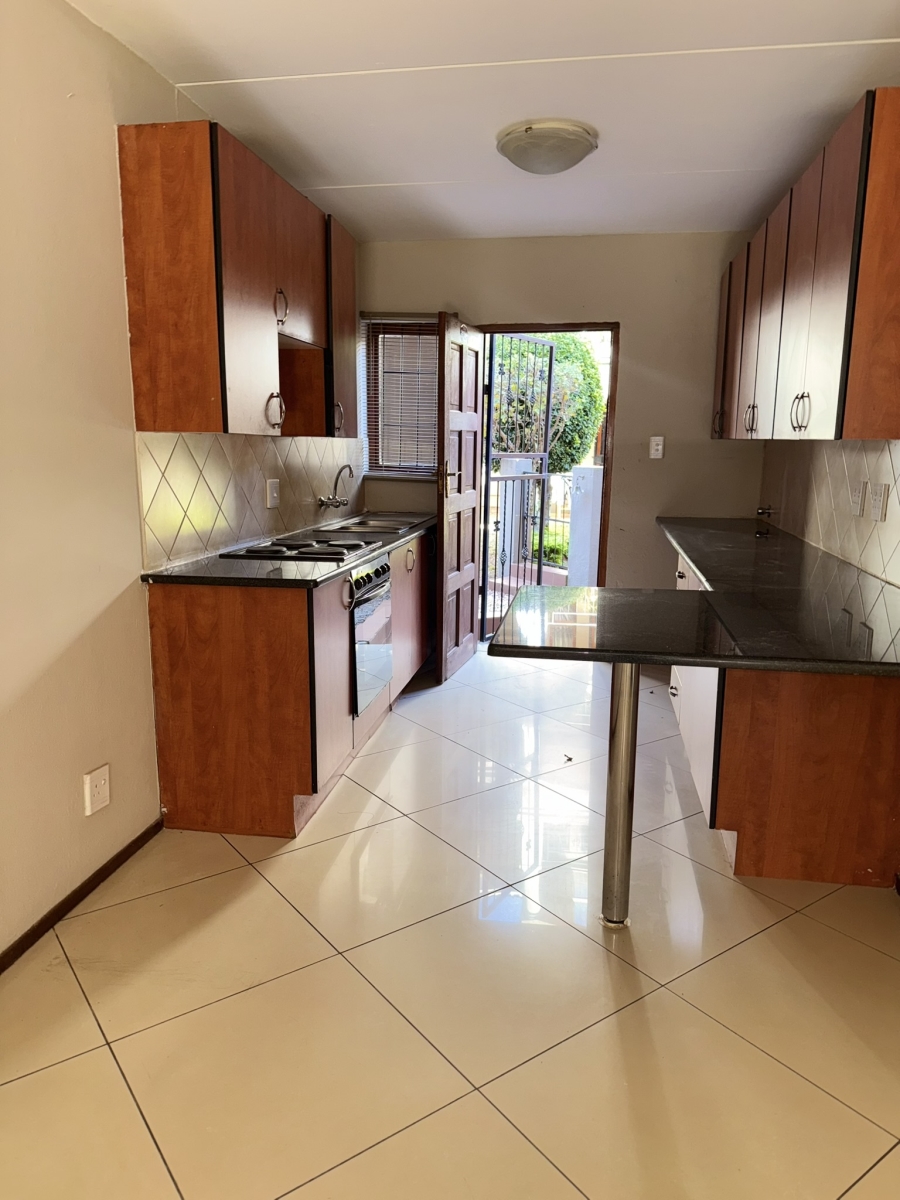 2 Bedroom Property for Sale in Little Falls Gauteng