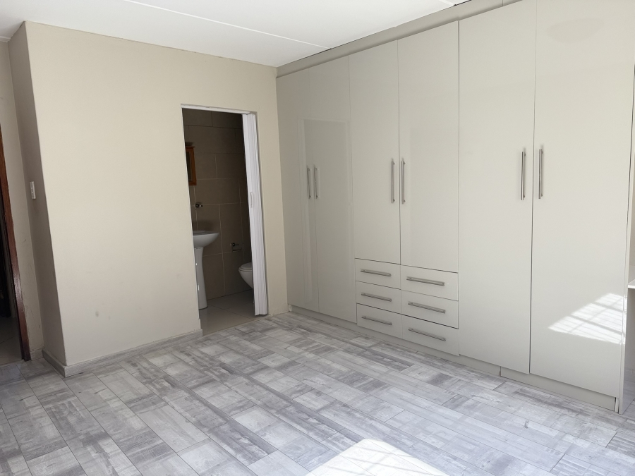 2 Bedroom Property for Sale in Little Falls Gauteng