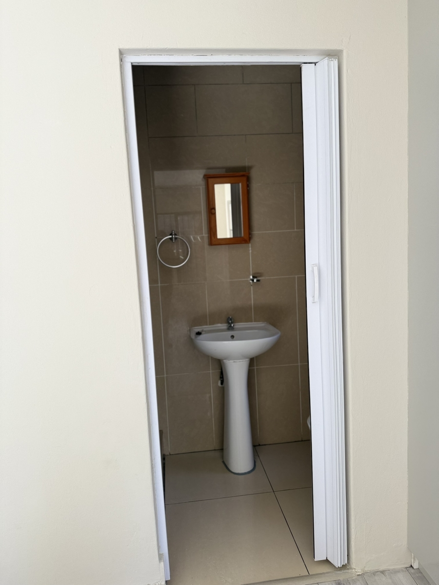 2 Bedroom Property for Sale in Little Falls Gauteng