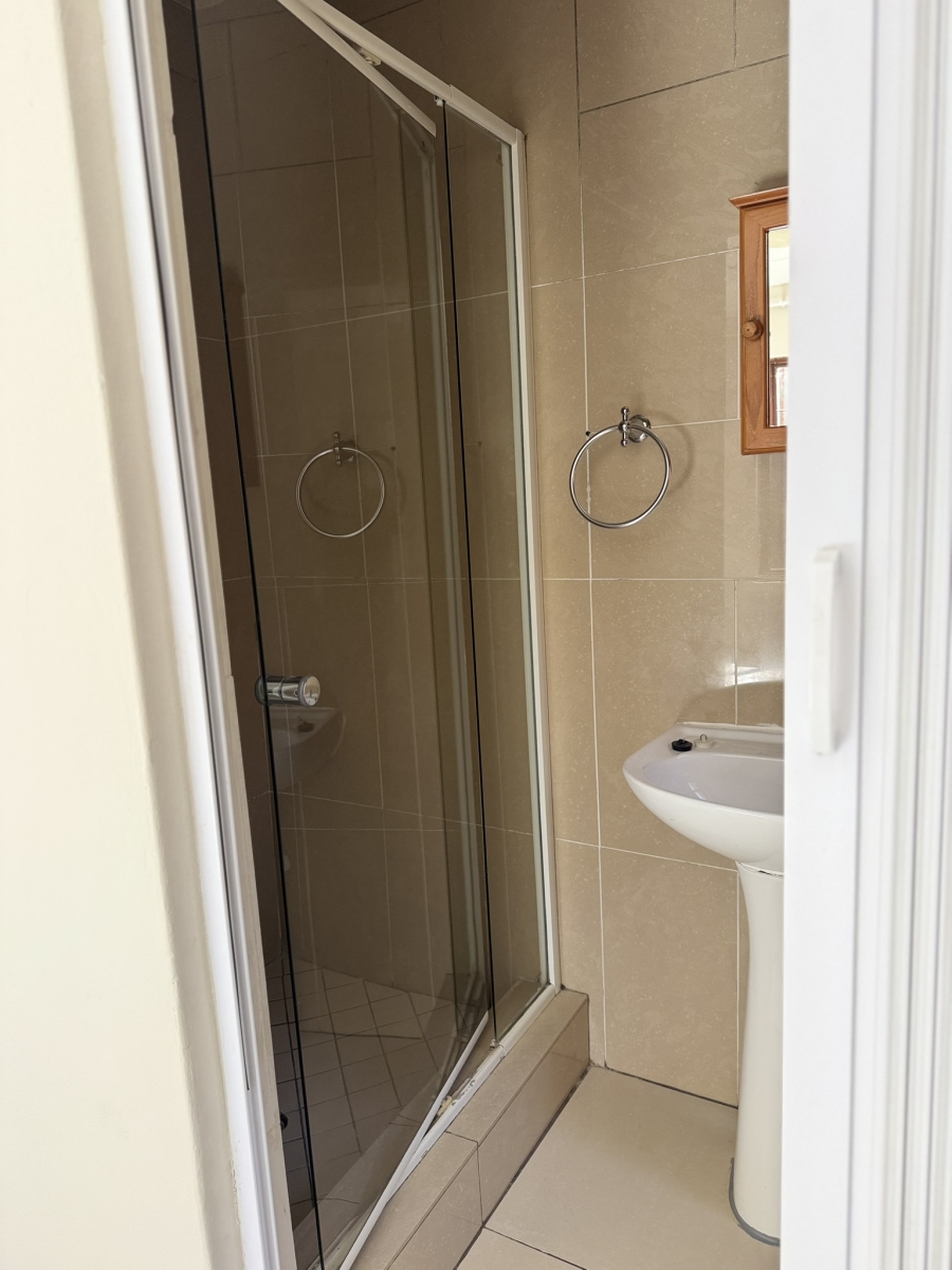 2 Bedroom Property for Sale in Little Falls Gauteng