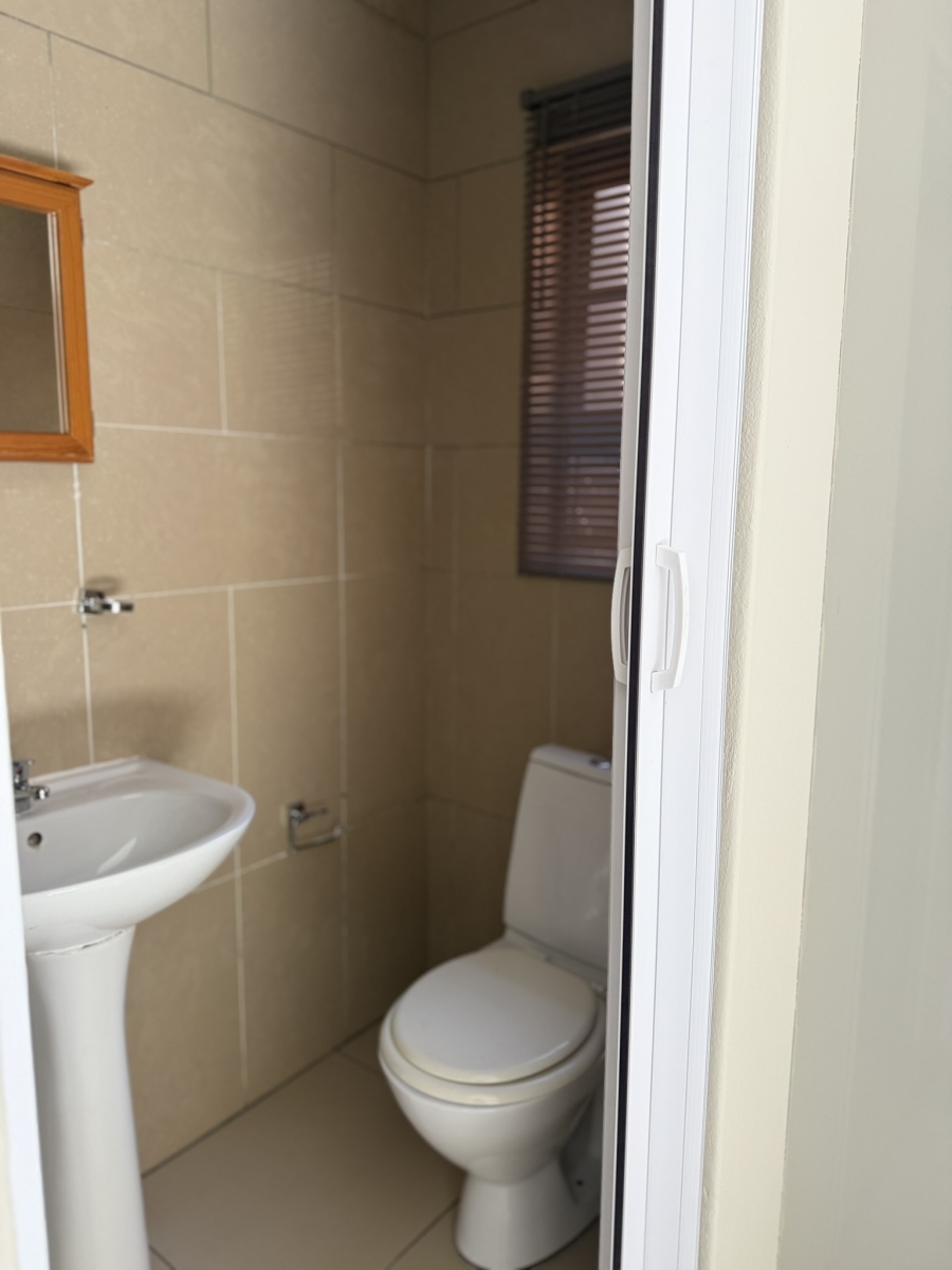 2 Bedroom Property for Sale in Little Falls Gauteng