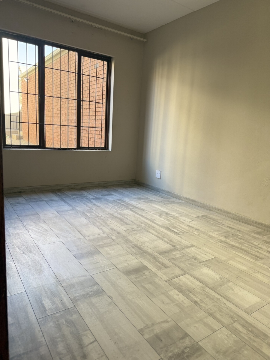 2 Bedroom Property for Sale in Little Falls Gauteng