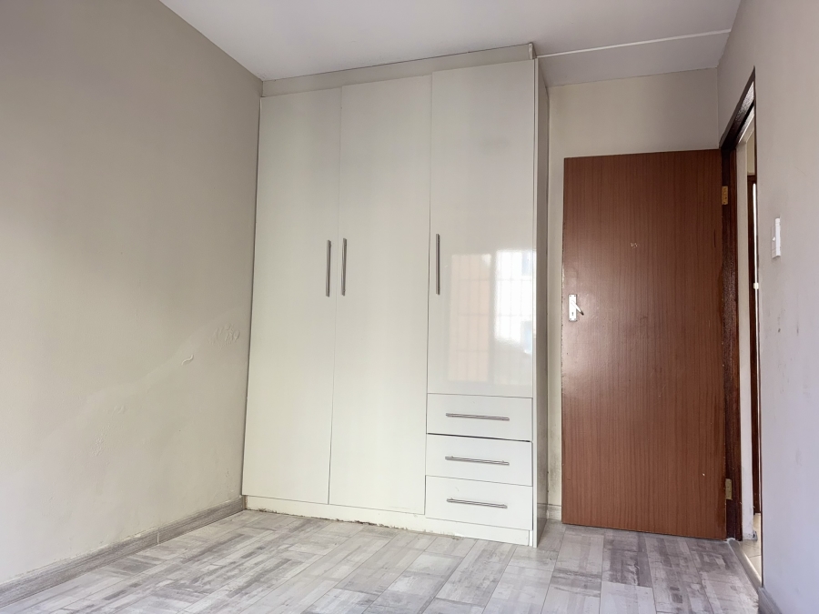 2 Bedroom Property for Sale in Little Falls Gauteng