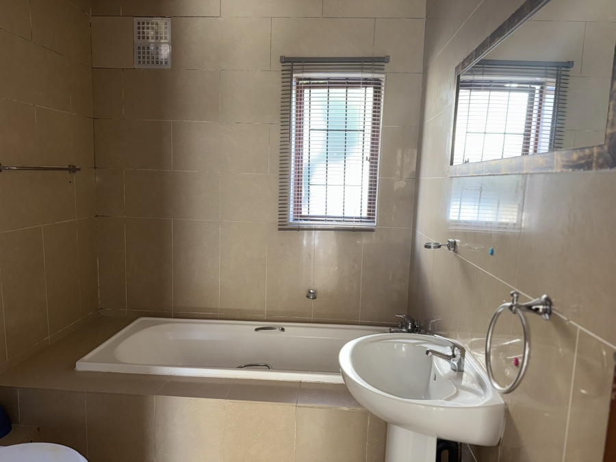 2 Bedroom Property for Sale in Little Falls Gauteng