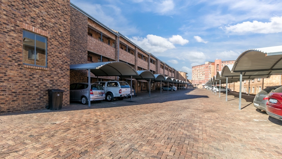 1 Bedroom Property for Sale in Grand Central Gauteng