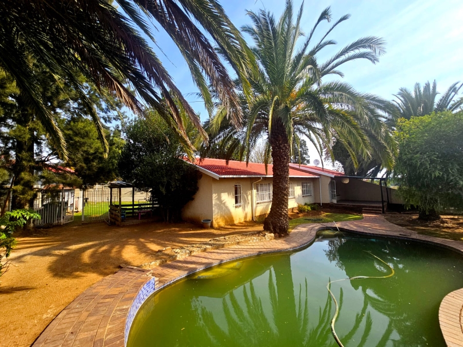 4 Bedroom Property for Sale in Brackendowns Gauteng