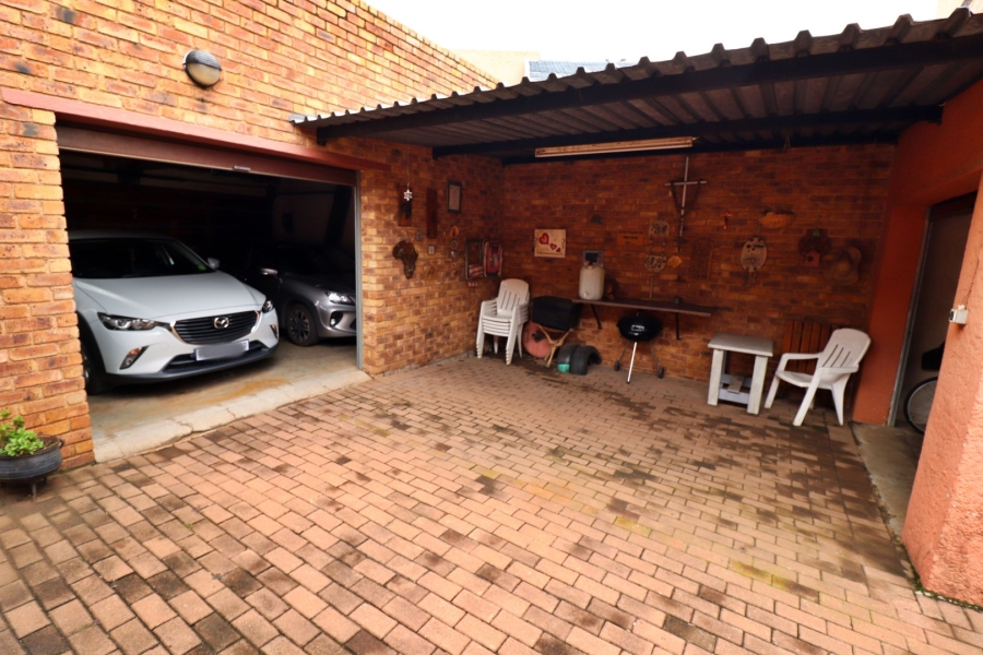 3 Bedroom Property for Sale in Harmelia Gauteng