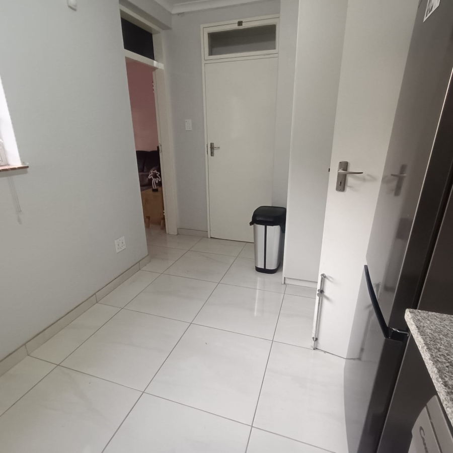 To Let 1 Bedroom Property for Rent in Linden Gauteng