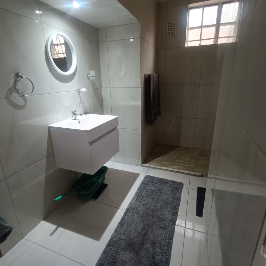 To Let 1 Bedroom Property for Rent in Linden Gauteng