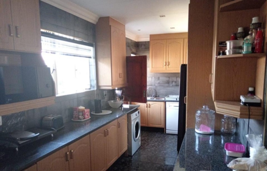4 Bedroom Property for Sale in Brackendowns Gauteng
