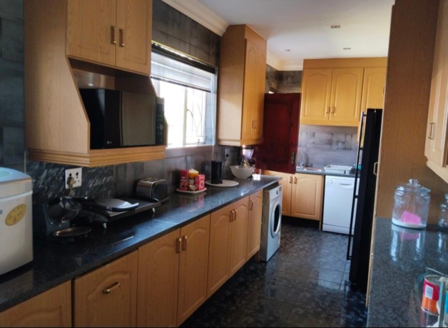 4 Bedroom Property for Sale in Brackendowns Gauteng
