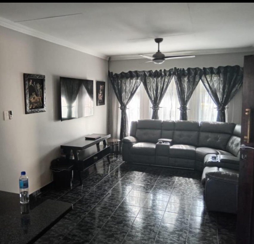 4 Bedroom Property for Sale in Brackendowns Gauteng