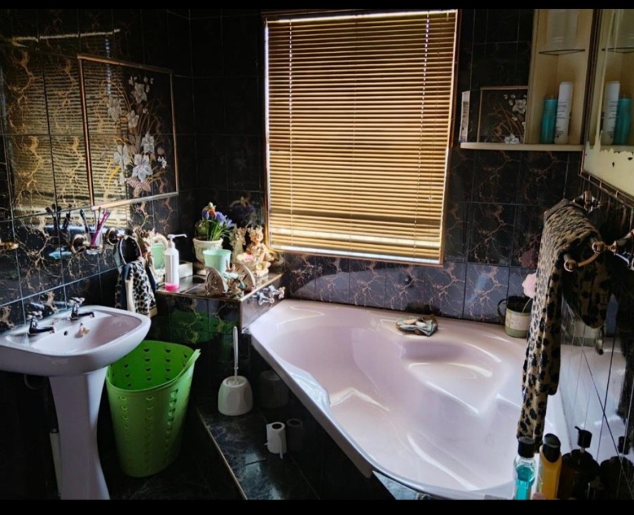 4 Bedroom Property for Sale in Brackendowns Gauteng