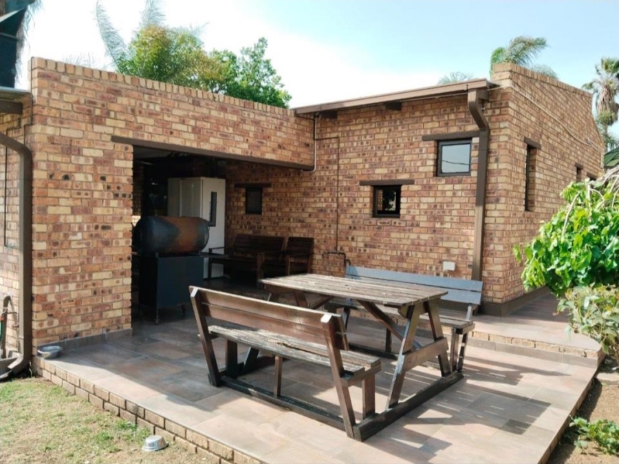 4 Bedroom Property for Sale in Brackendowns Gauteng