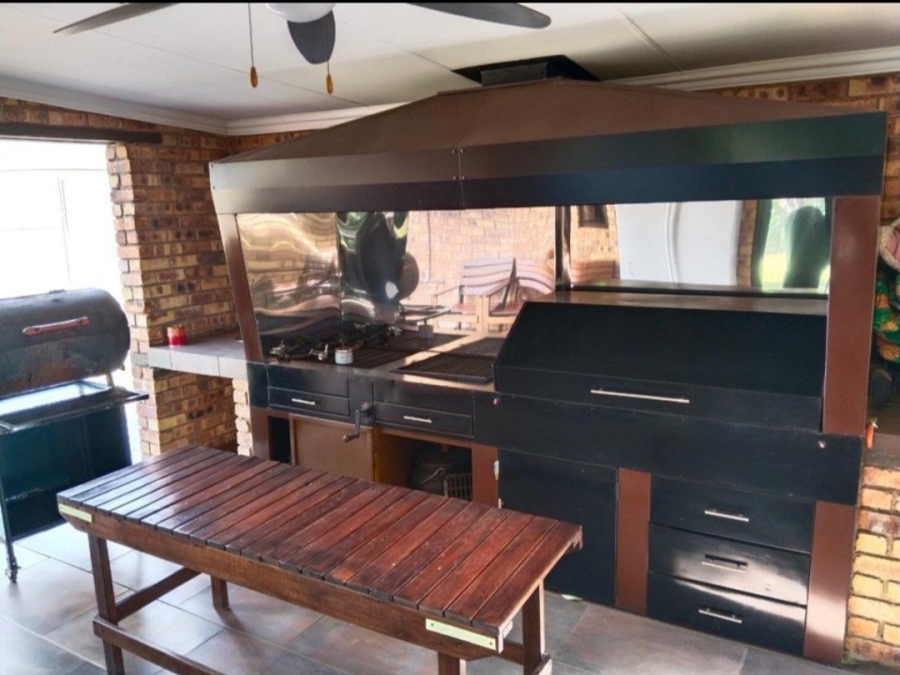 4 Bedroom Property for Sale in Brackendowns Gauteng