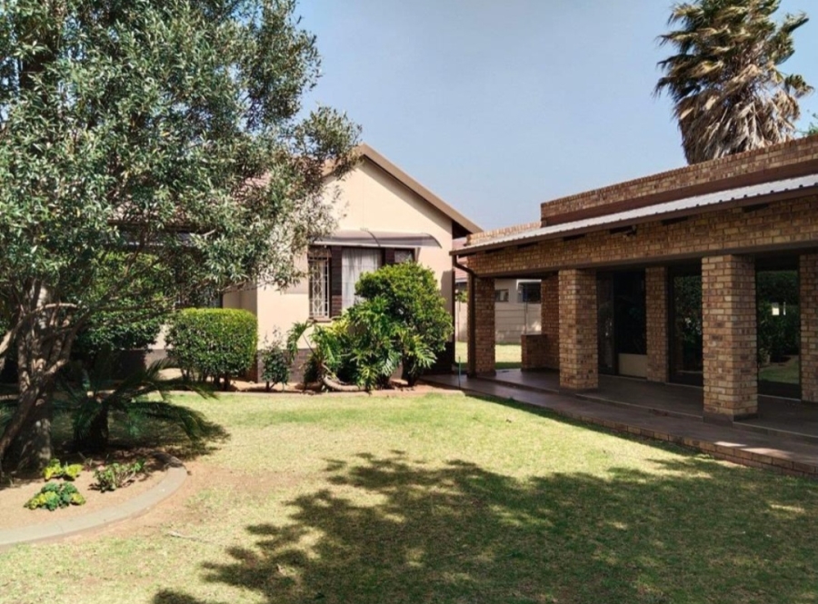 4 Bedroom Property for Sale in Brackendowns Gauteng