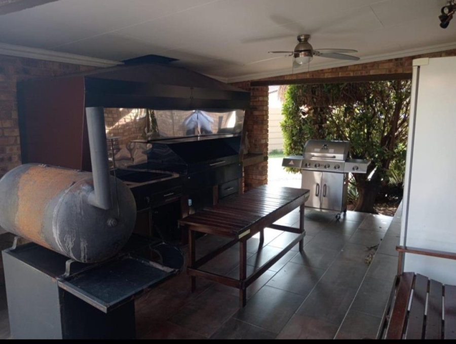 4 Bedroom Property for Sale in Brackendowns Gauteng