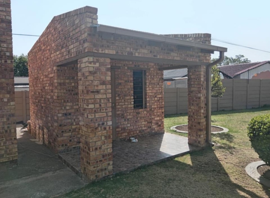 4 Bedroom Property for Sale in Brackendowns Gauteng