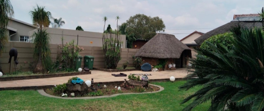 4 Bedroom Property for Sale in Brackendowns Gauteng