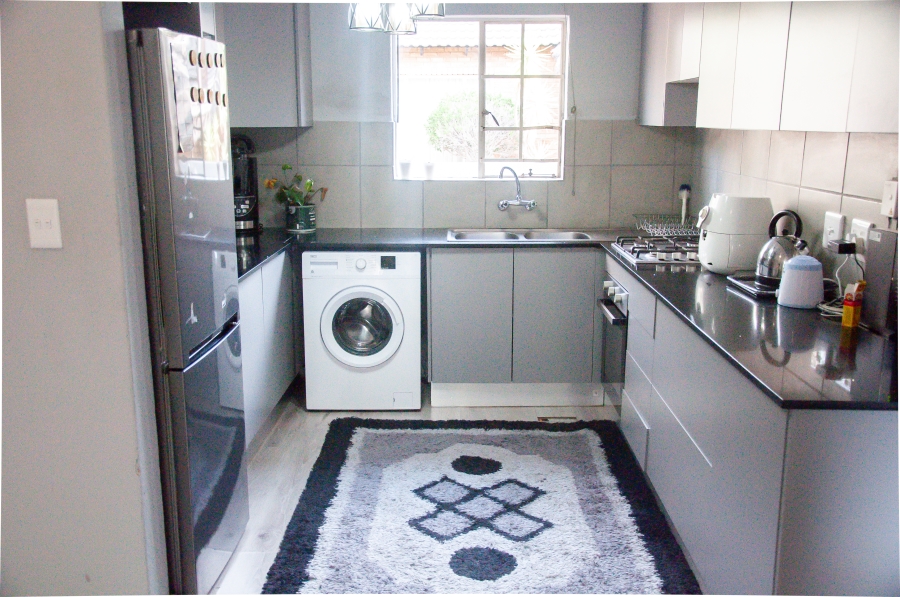 To Let 2 Bedroom Property for Rent in Kyalami Hills Gauteng