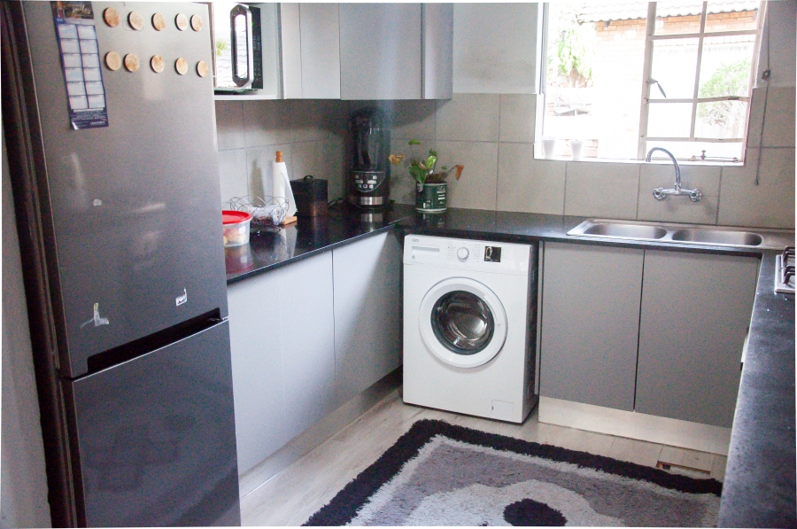 To Let 2 Bedroom Property for Rent in Kyalami Hills Gauteng