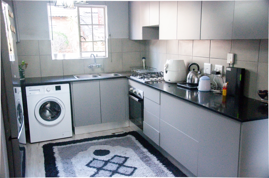 To Let 2 Bedroom Property for Rent in Kyalami Hills Gauteng