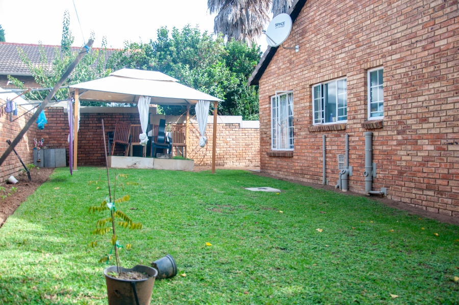To Let 2 Bedroom Property for Rent in Kyalami Hills Gauteng