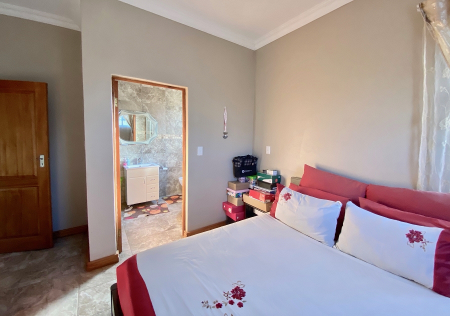 To Let 5 Bedroom Property for Rent in The Meadows Gauteng