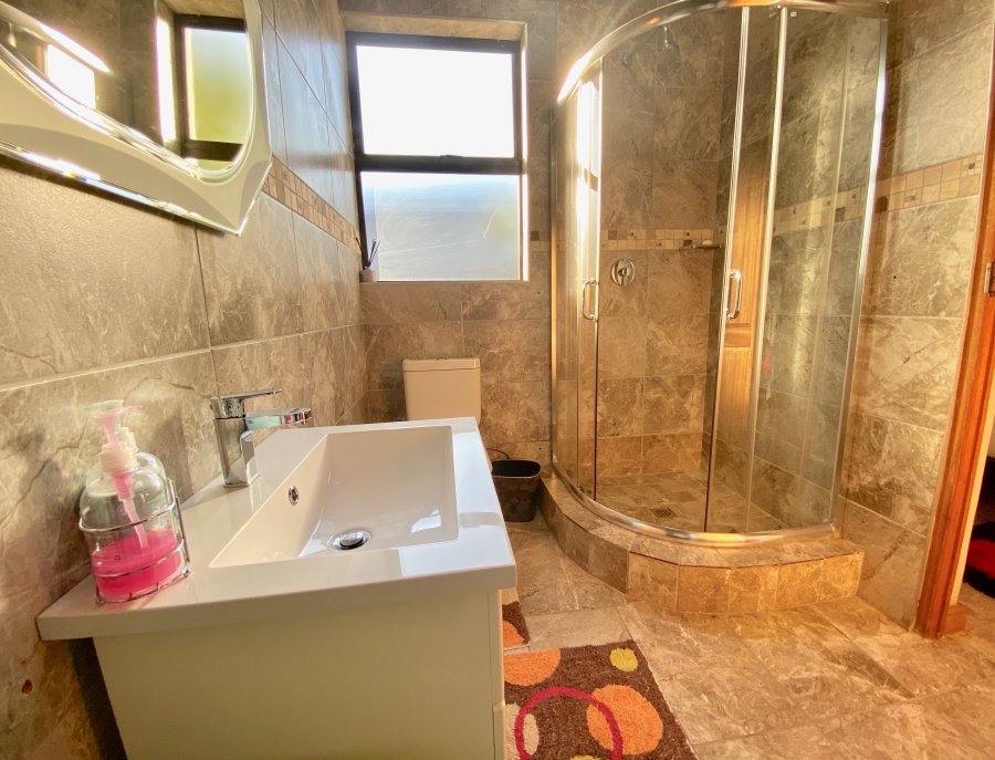 To Let 5 Bedroom Property for Rent in The Meadows Gauteng