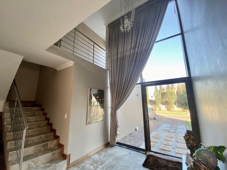 To Let 5 Bedroom Property for Rent in The Meadows Gauteng