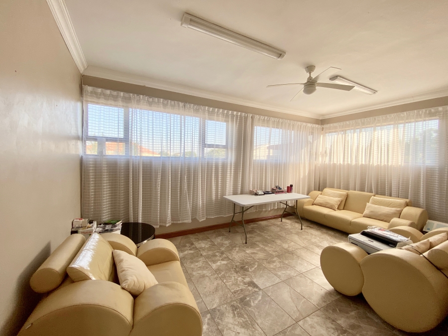 To Let 5 Bedroom Property for Rent in The Meadows Gauteng