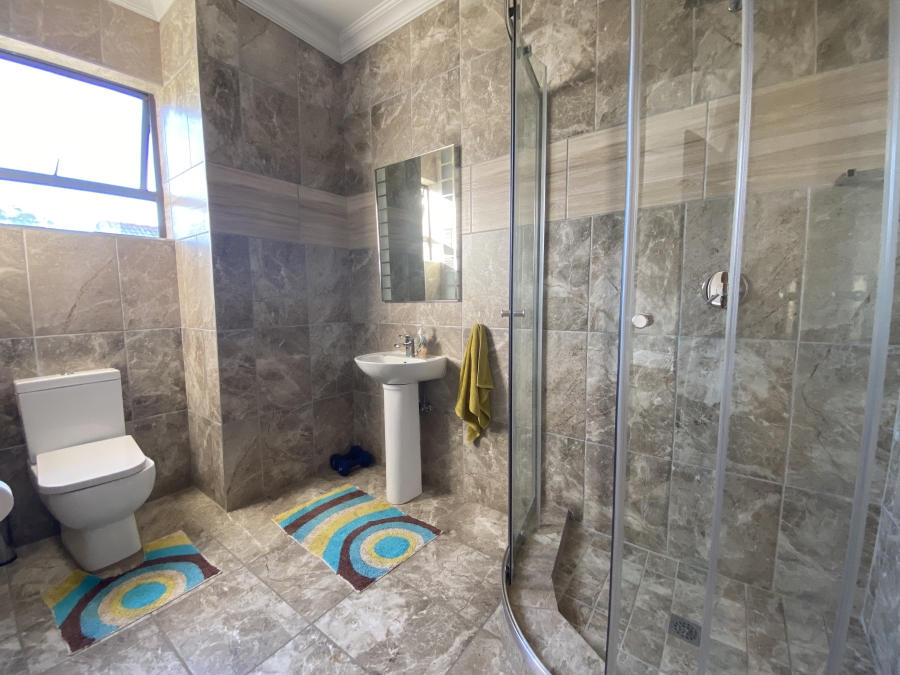 To Let 5 Bedroom Property for Rent in The Meadows Gauteng