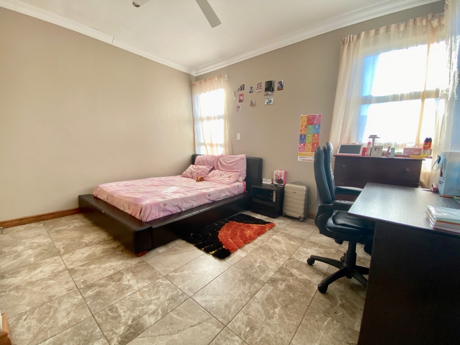 To Let 5 Bedroom Property for Rent in The Meadows Gauteng