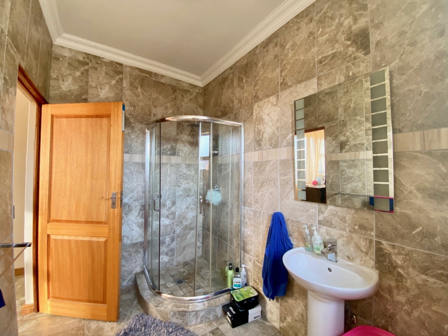 To Let 5 Bedroom Property for Rent in The Meadows Gauteng