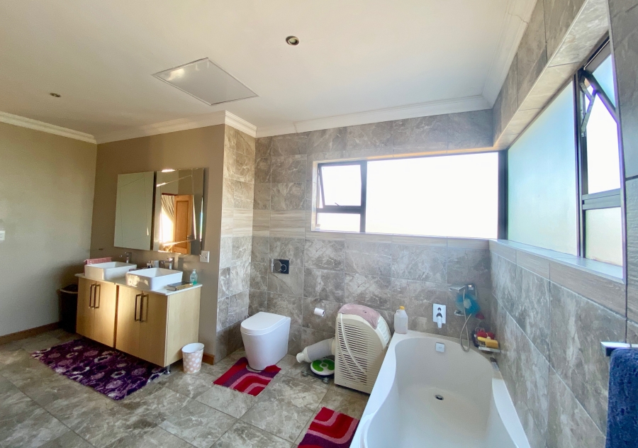 To Let 5 Bedroom Property for Rent in The Meadows Gauteng