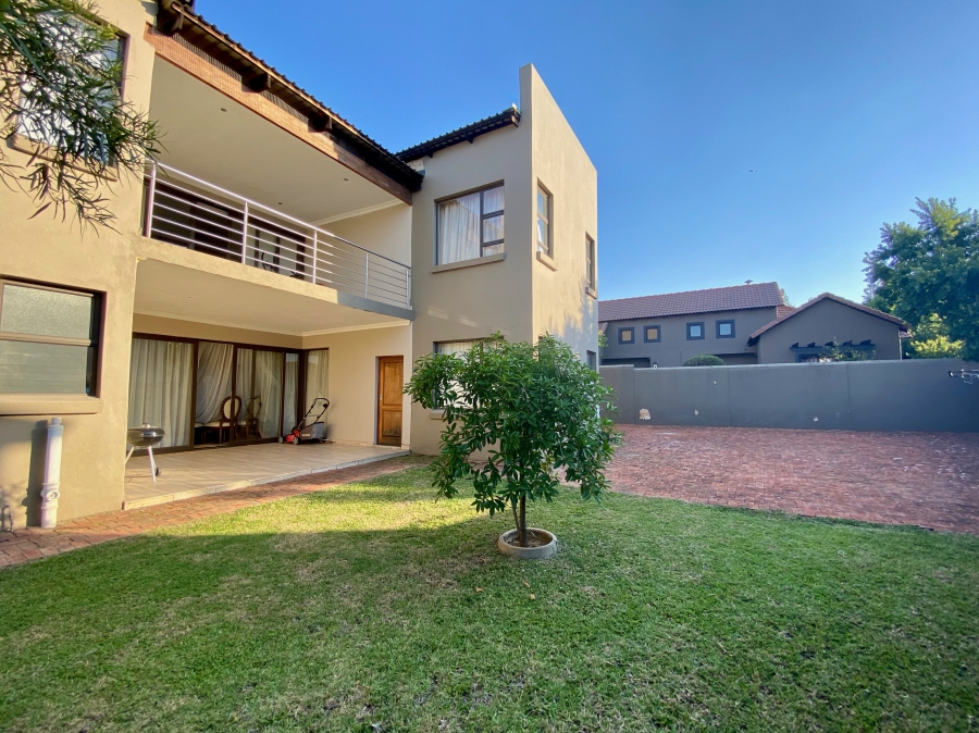 To Let 5 Bedroom Property for Rent in The Meadows Gauteng