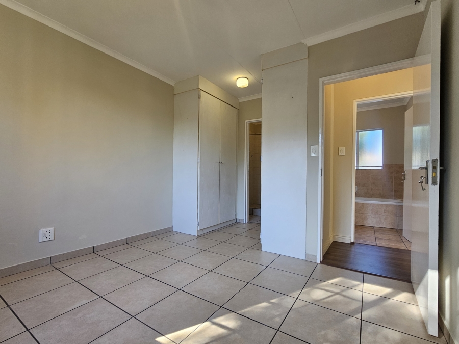 2 Bedroom Property for Sale in Rietvalleirand Gauteng