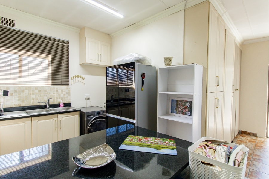 4 Bedroom Property for Sale in Wierda Park Gauteng